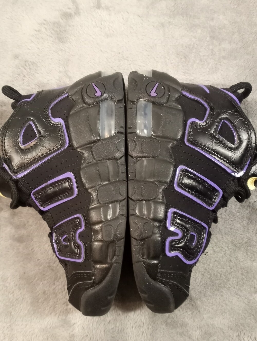 Nike Air kids More Uptempo sneakers in black with purple accents, size US 11C - Picture 8 of 9
